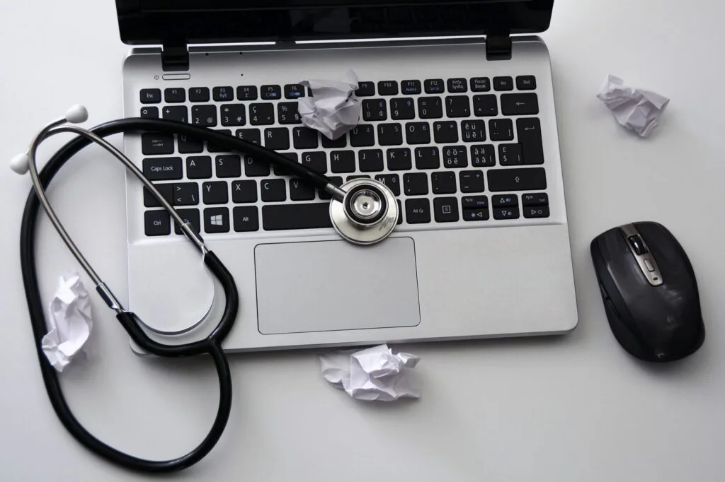 laptop g028b7bc26 1920 1024x682 1
